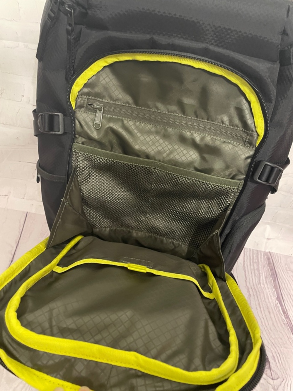 LuLulemon Room To Roam Backpack 23L - Picture 9 of 15